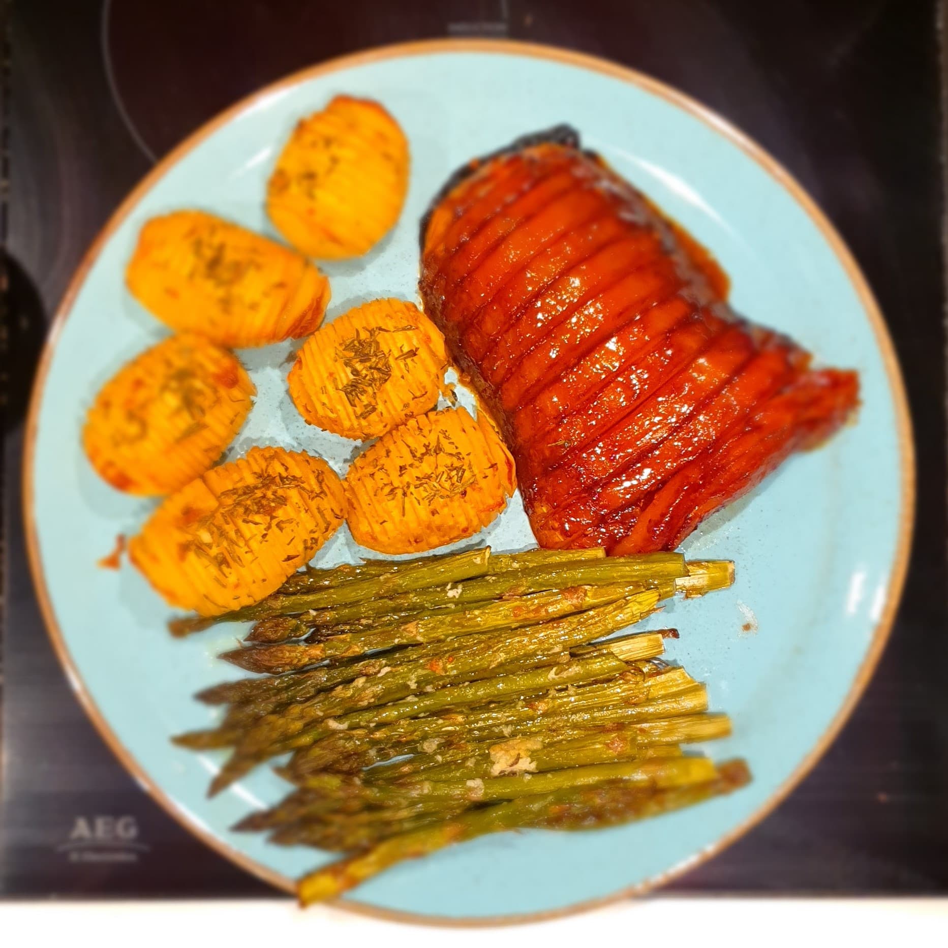 Glasuuritud pudelkõrvits Hasselbacki kartulitega